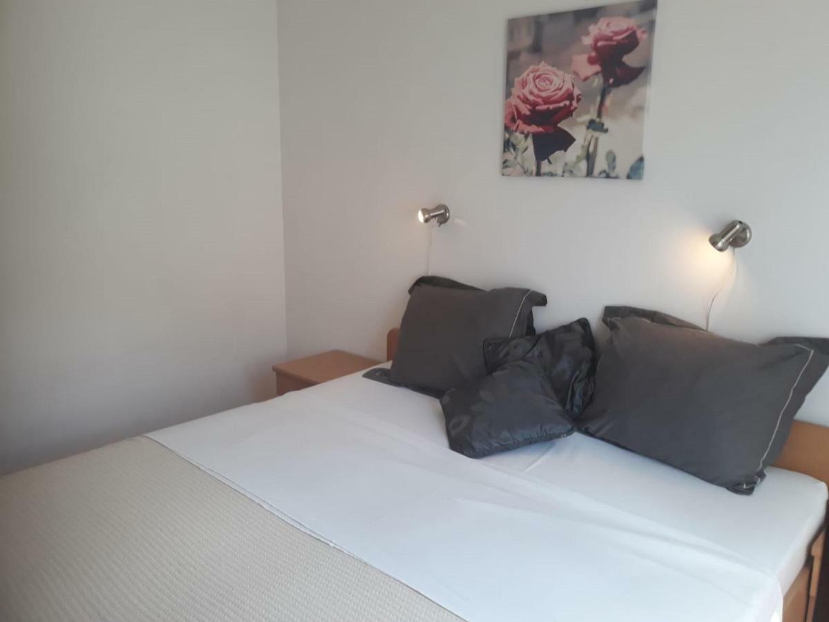 Apartment Edina Pag พาก ภายนอก รูปภาพ